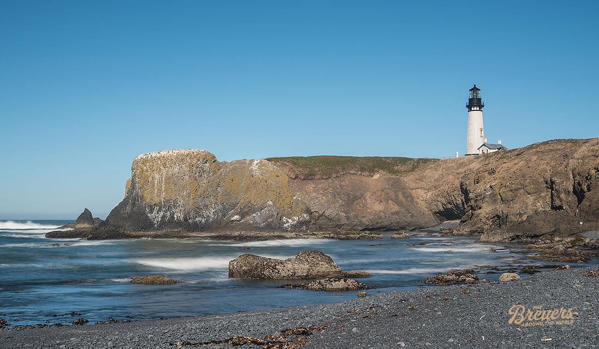 Yaquina Head Lighthouse am Strand von Newport